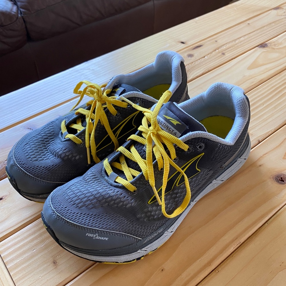 Men’s Altra Instinct 4 Size 9